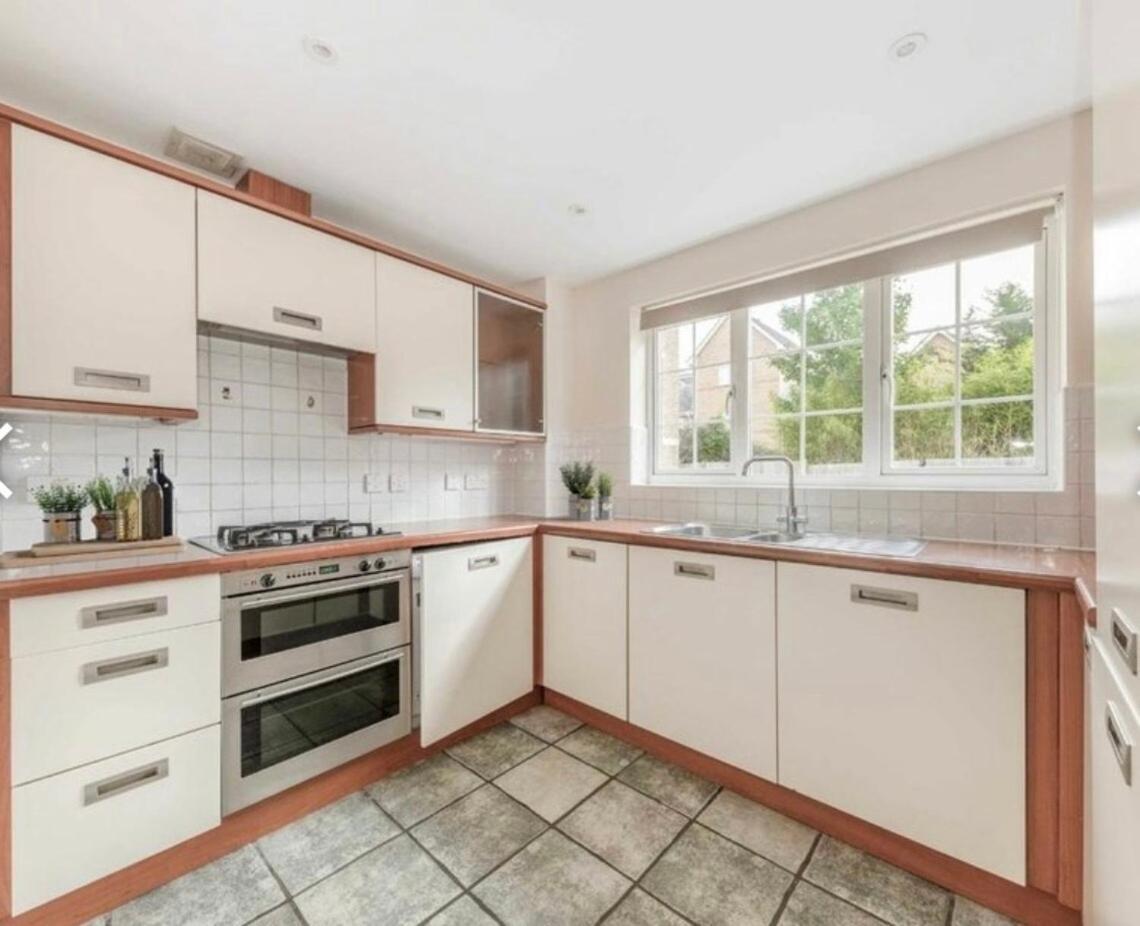 2-bedroom Flat, South Wimbledon Appartement Londres