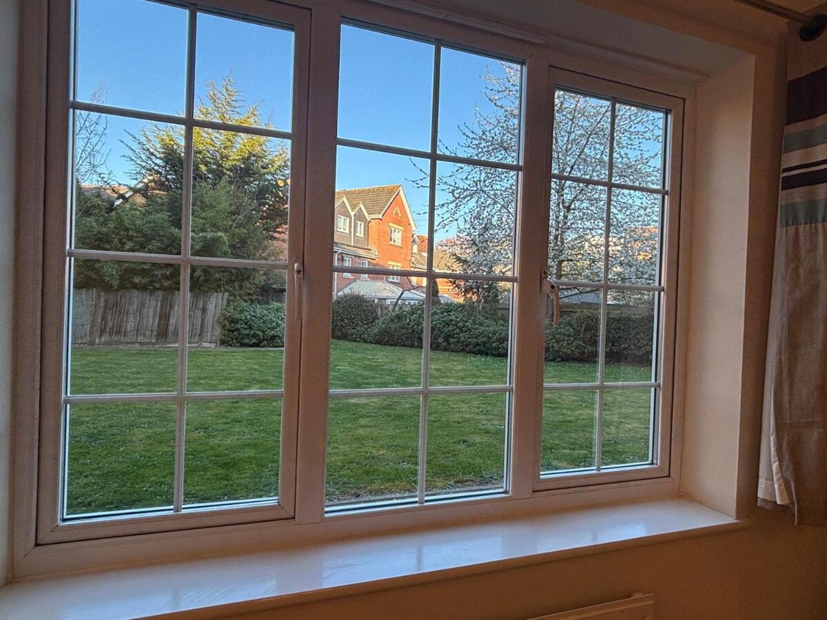 2-bedroom Flat, South Wimbledon Appartement *