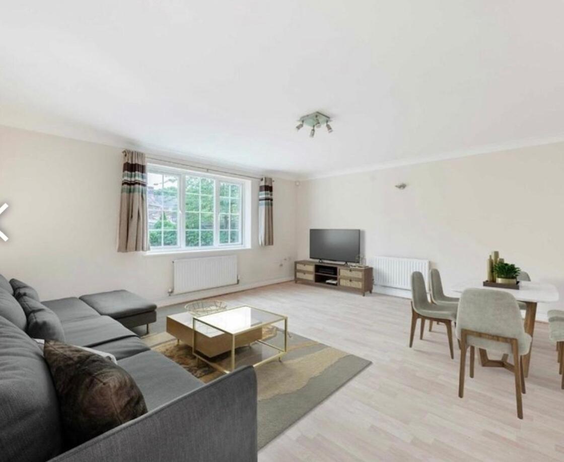 2-bedroom Flat, South Wimbledon Appartement *